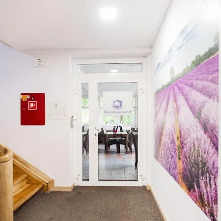 Lawendowy Dworek Alojamento de Acomodação e Pequeno-almoço 3*