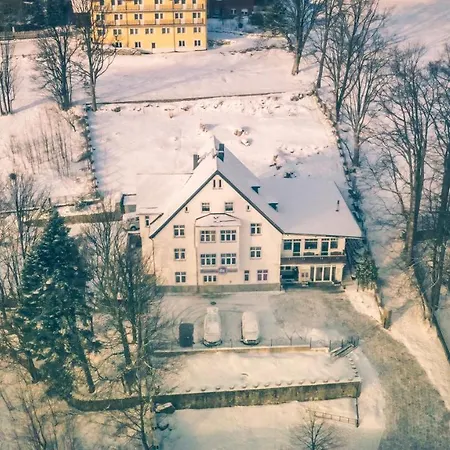 Alojamento de Acomodação e Pequeno-almoço Lawendowy Dworek 3*