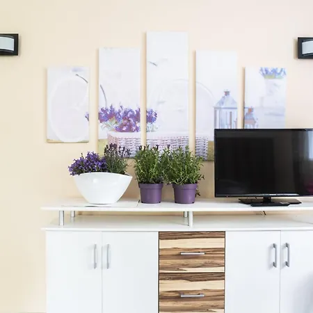 Bed & Breakfast Lawendowy Dworek 3*