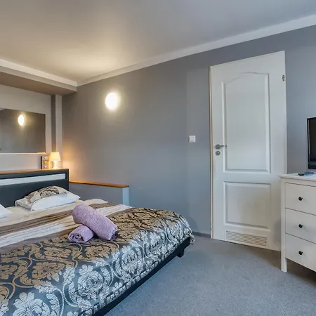 Bed & Breakfast Lawendowy Dworek 3*